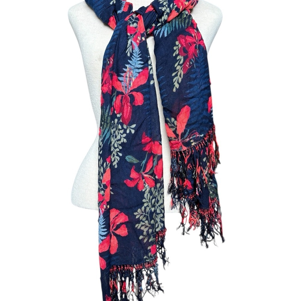 Beach cover up ( or scarf) - Picture 3 of 3